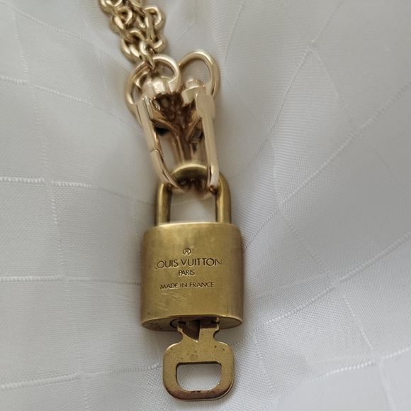 100% Authenti Louis Vuitton Lock & Key with Unbranded Gold Plated Chain … - Picture 3 of 7